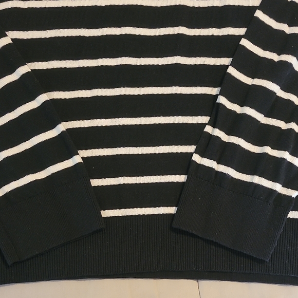 Banana Republic Women's Forever Crewneck Sweater In Black & White Stripe - Picture 4 of 4